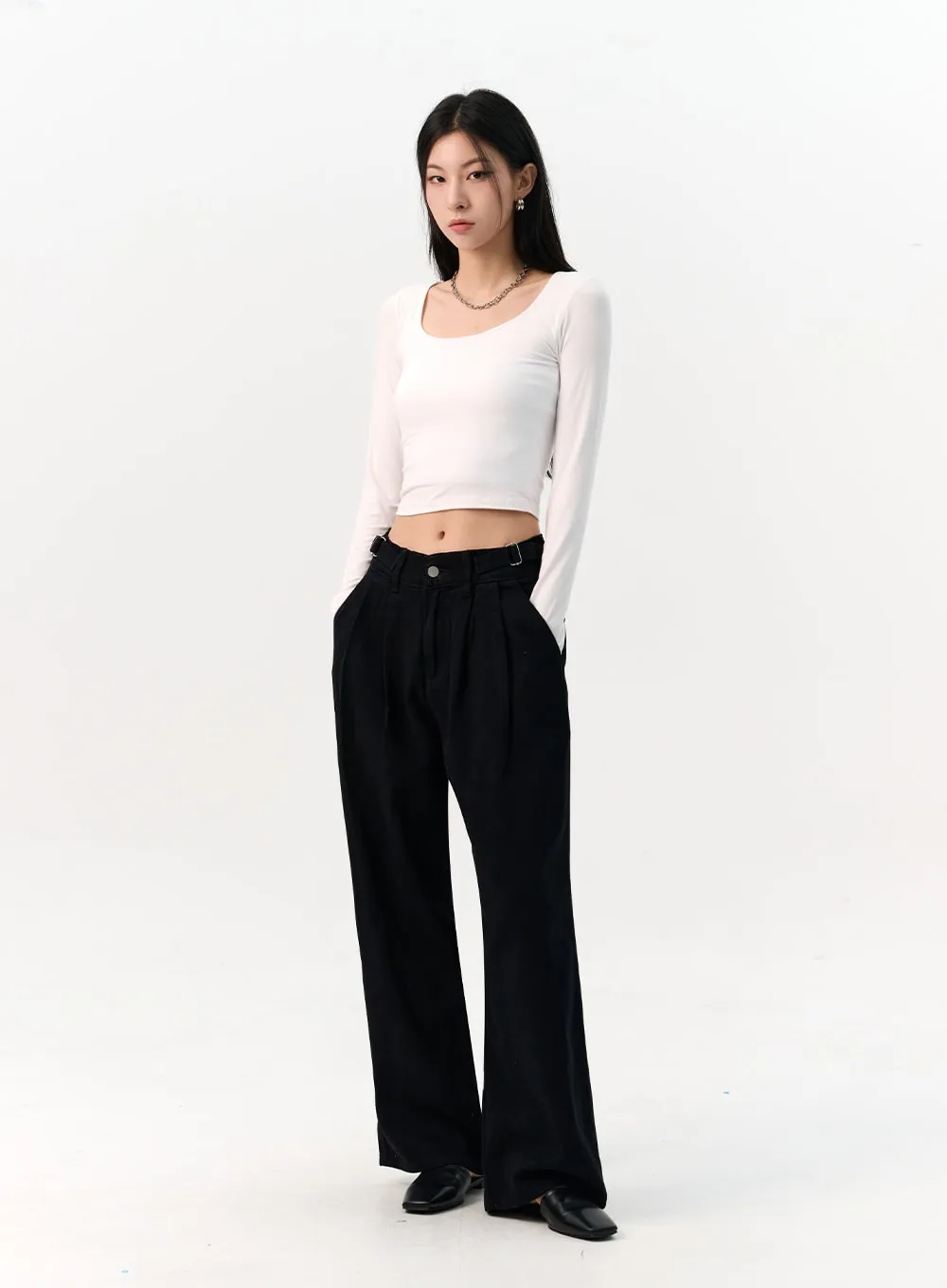 SlimFit U-Neck Crop Top IO320