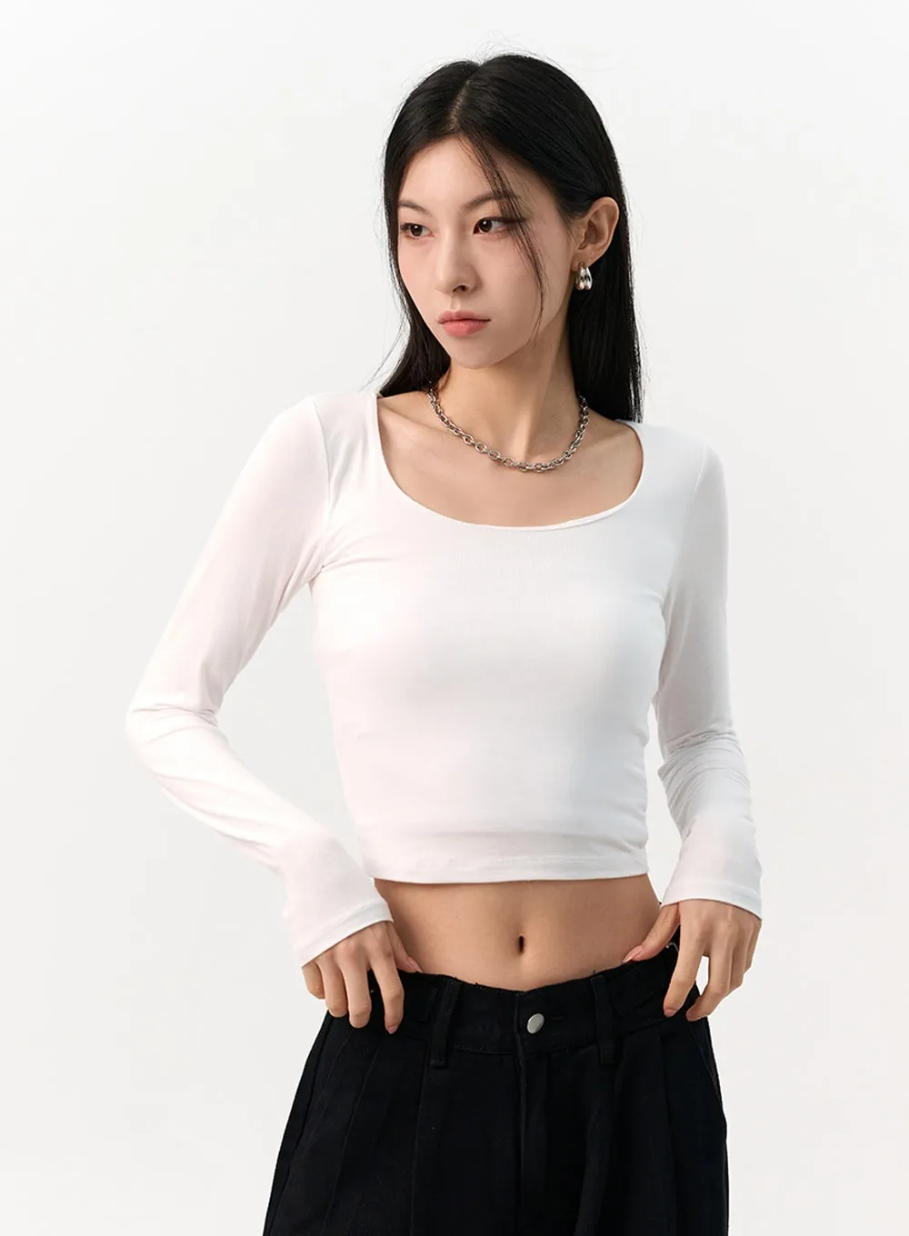 SlimFit U-Neck Crop Top IO320